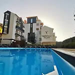 Village 4*