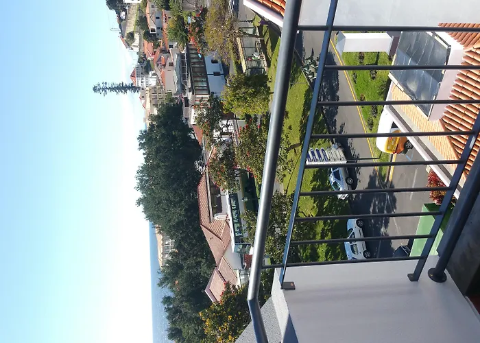 Santa Cruz Village Hotel