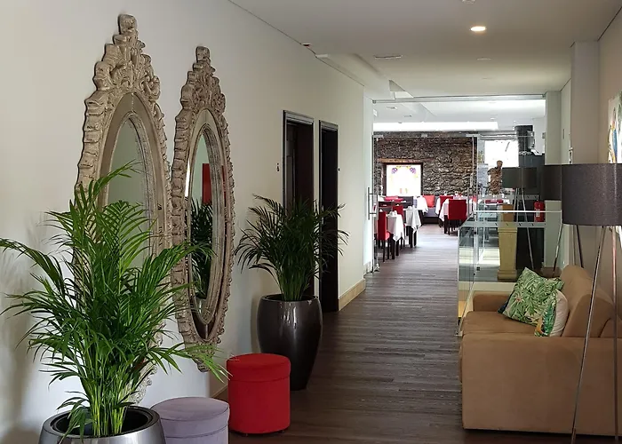 Hotel Santa Cruz Village Hotel