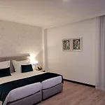 Village מלון 4*