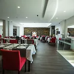 Village 4* סנטה קרוז