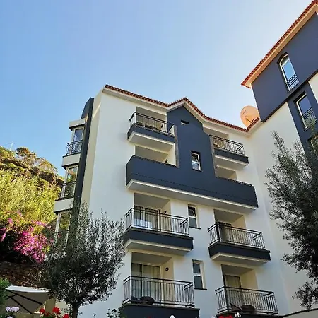 Santa Cruz Village Hotel 4*