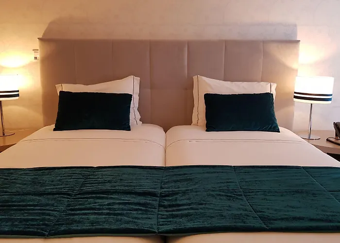 Village 산타 크루즈